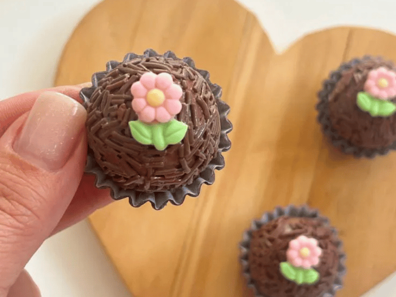 Biscuit Comestível Flor Anna Jullya c/ 10 unidades -  Meninas do Açúcar