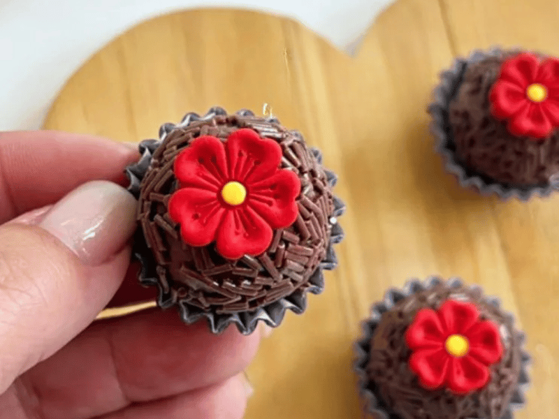 Biscuit Comestível Flor Delicada Vermelho c/ 10 unidades -  Meninas do Açúcar