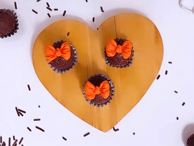 Biscuit Comestível Laço Laranja c/ 4 unidades -  Meninas do Açúcar